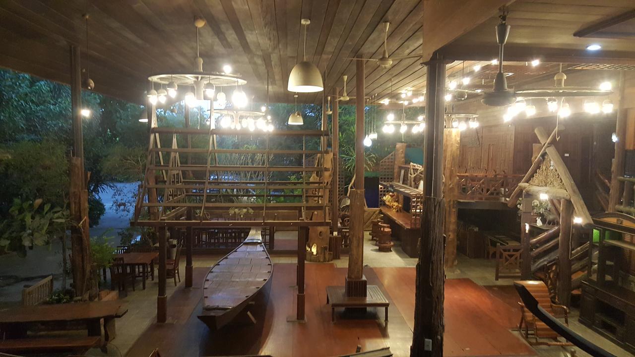 Ruean Mai Chai Khlong Amphawa Exterior foto